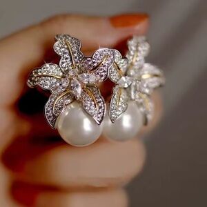 New! Zara Floral Elegant Silver Floral Earrings